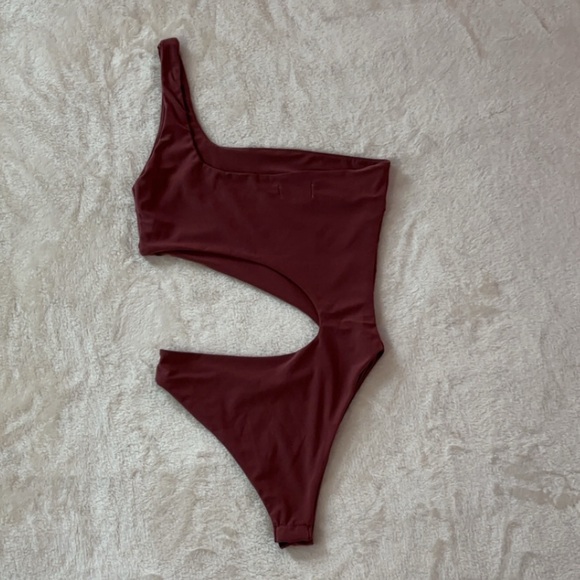 NWOT Superdown One Shoulder Cut Out Bodysuit - Picture 7 of 10